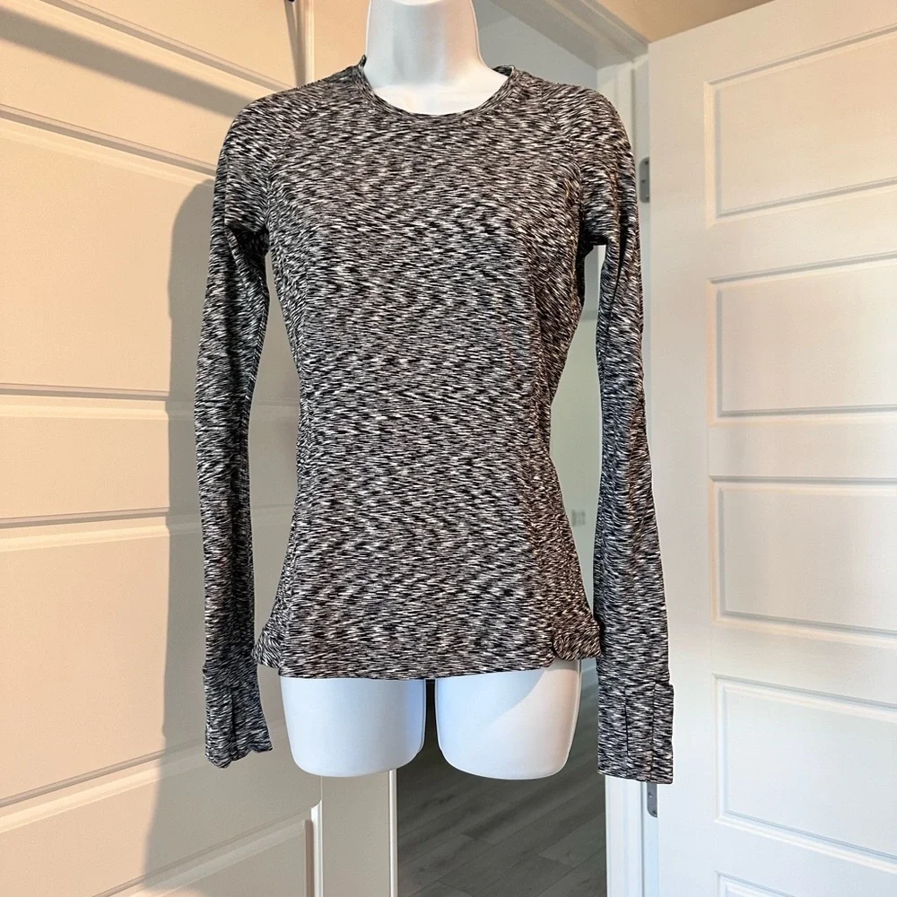 lululemon athletica gray black fitted long sleeve sweatshirt